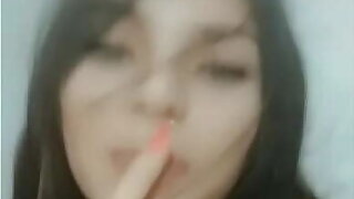 Shh No puedo hablar mi familia esta en casa