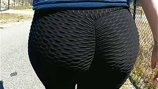 Mom Big Ass Wedgie Leggings Public